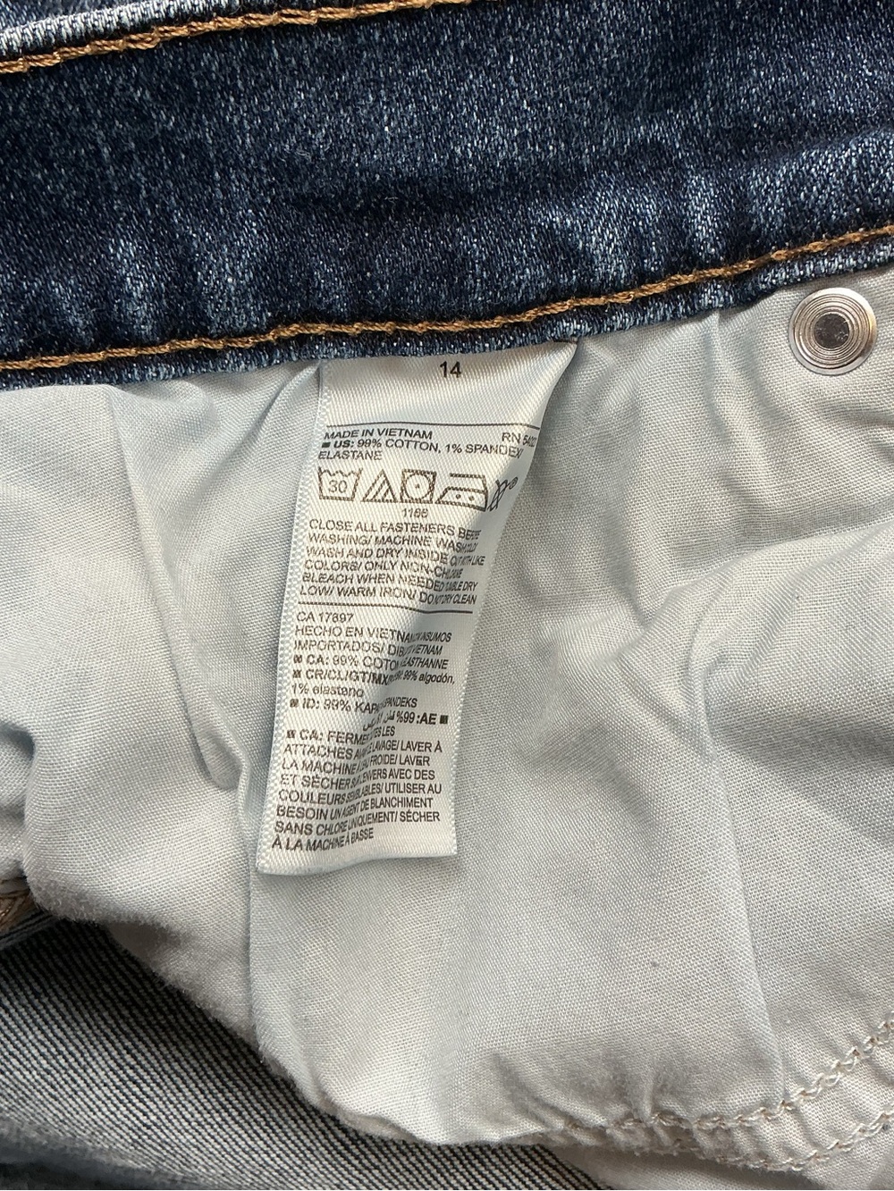 Old Navy Boyfriend Mid-Rise Distressed Jeans Women Size 14 - Picture 4 of 4
